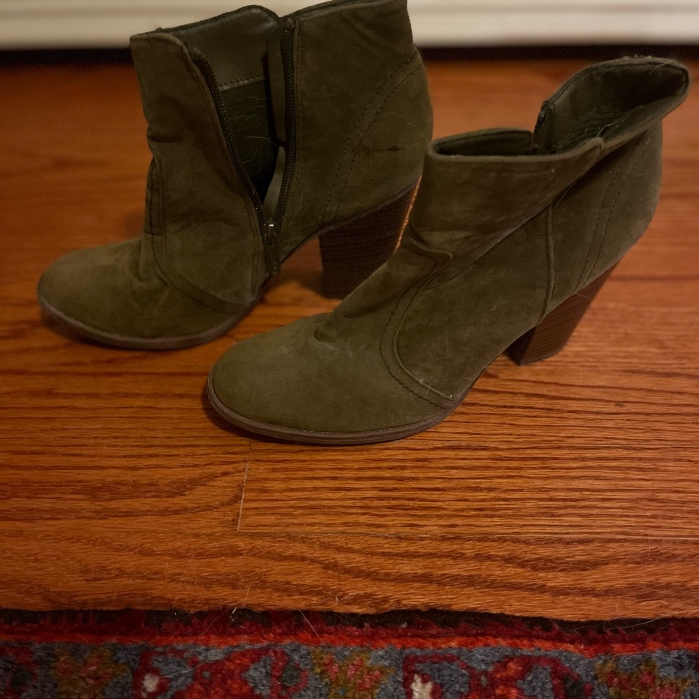 Olive Breckelle’s Booties 8.5